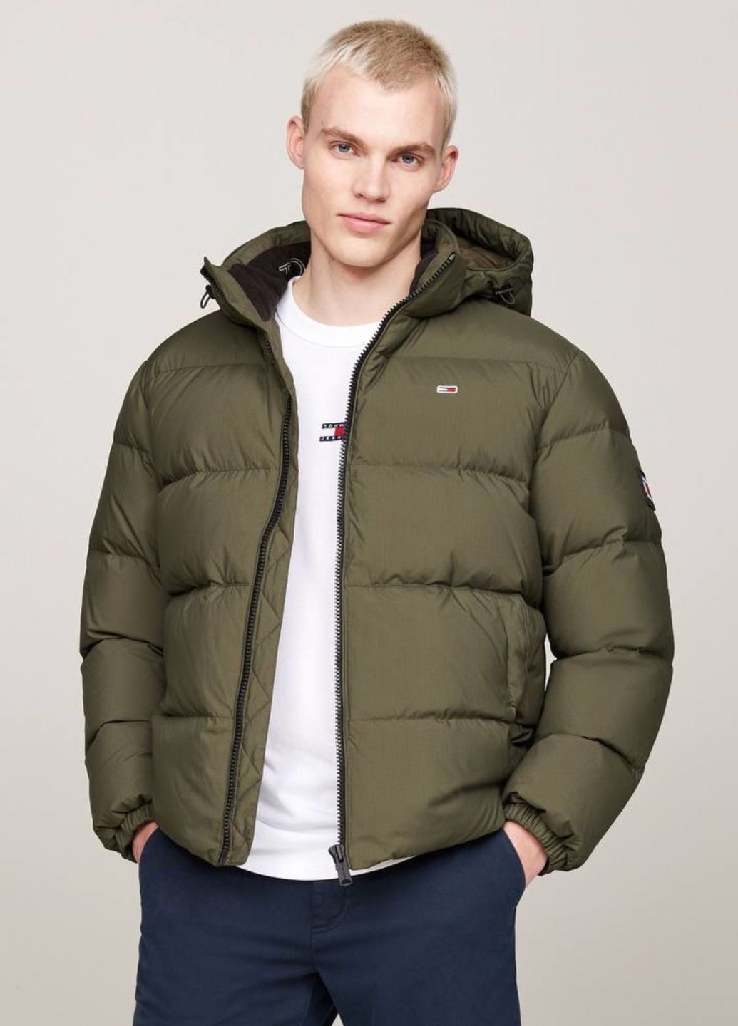 Коротка оливкова куртка Tommy Jeans