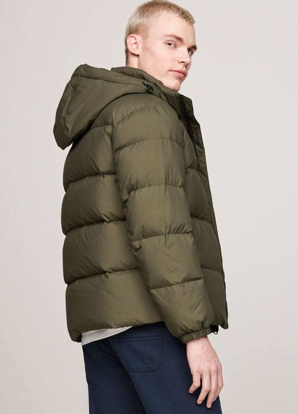 Коротка оливкова куртка Tommy Jeans