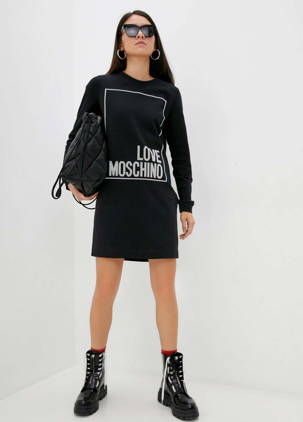 Утеплена чорна жіноча сукня светр з аплікацією-логотипом Love Moschino