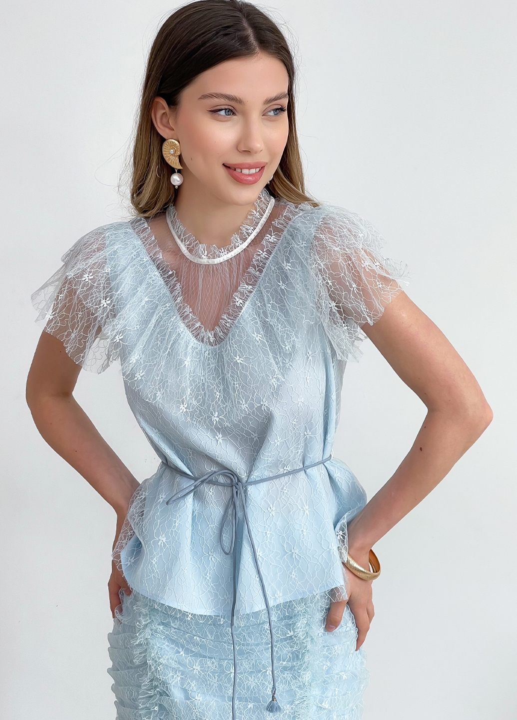 Жіночий блакитний костюм блузка і спідниця Elliatt