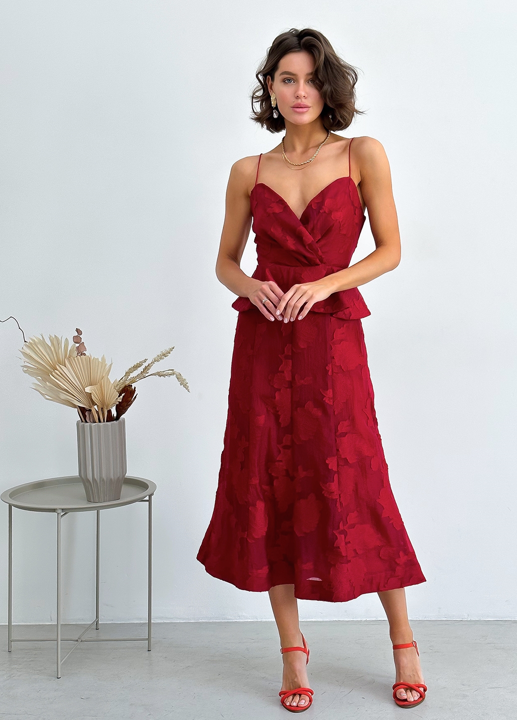 Бордова міді сукня з баскою на бретелях Keepsake The Label
